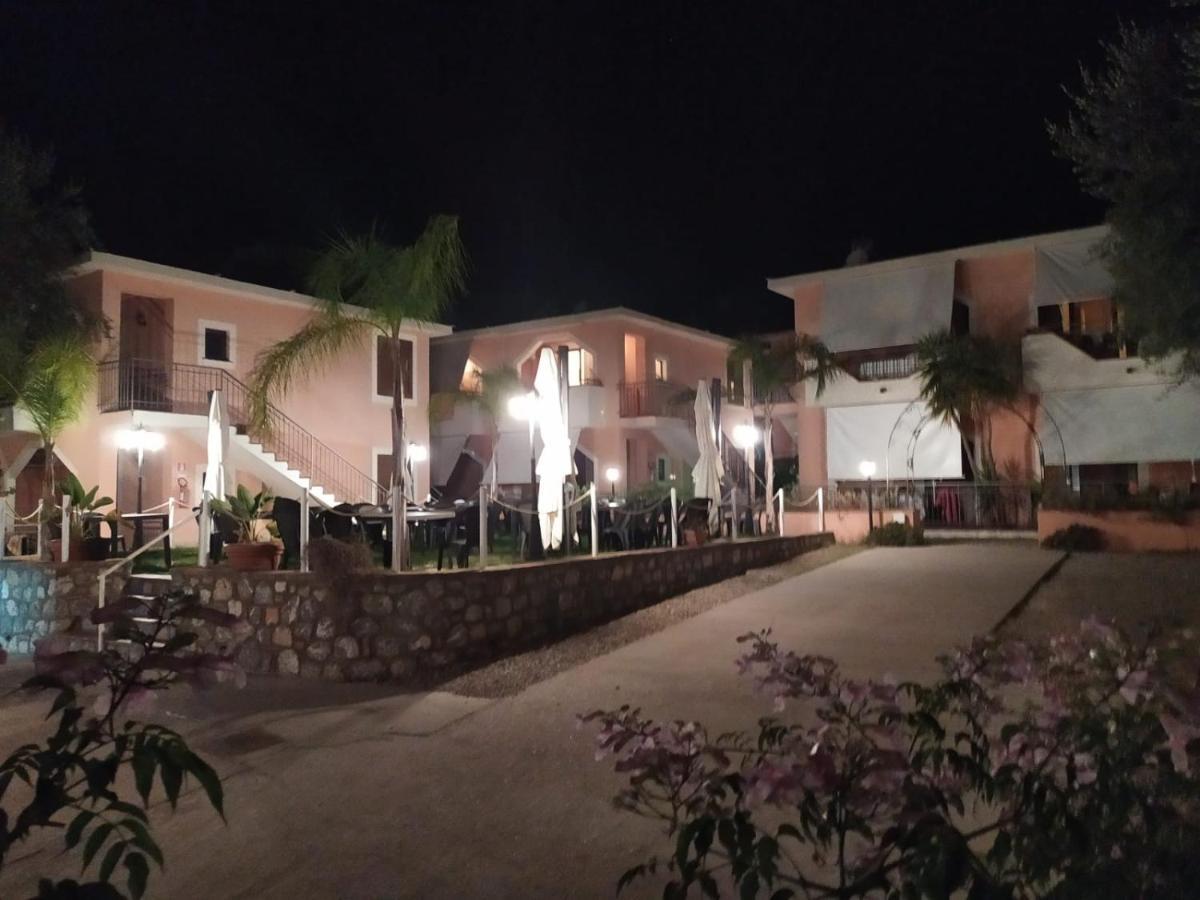 Hotel San Domenico มารีนาดีกาเมโรตา ภายนอก รูปภาพ
